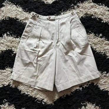 Vintage GAP Khaki High Waisted Shorts Women’s Size 6 | Preppy Minimalist Pleated Neutral Color Bottoms