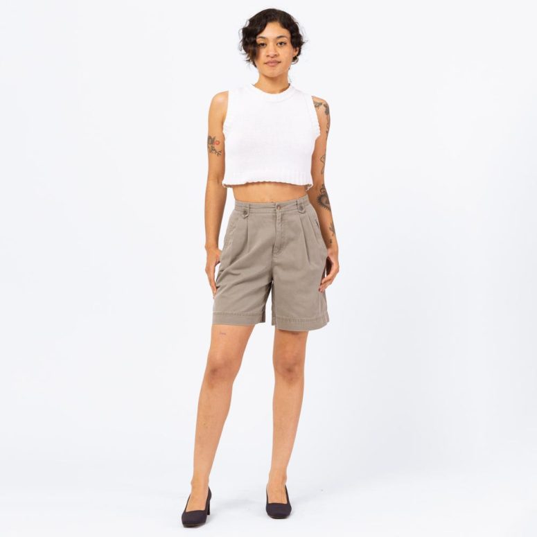 Vintage 90s Khaki High Waisted Shorts - Extra Small, 25" Waist | Pleated Curvy Fit Wide Leg Casual Mom Shorts